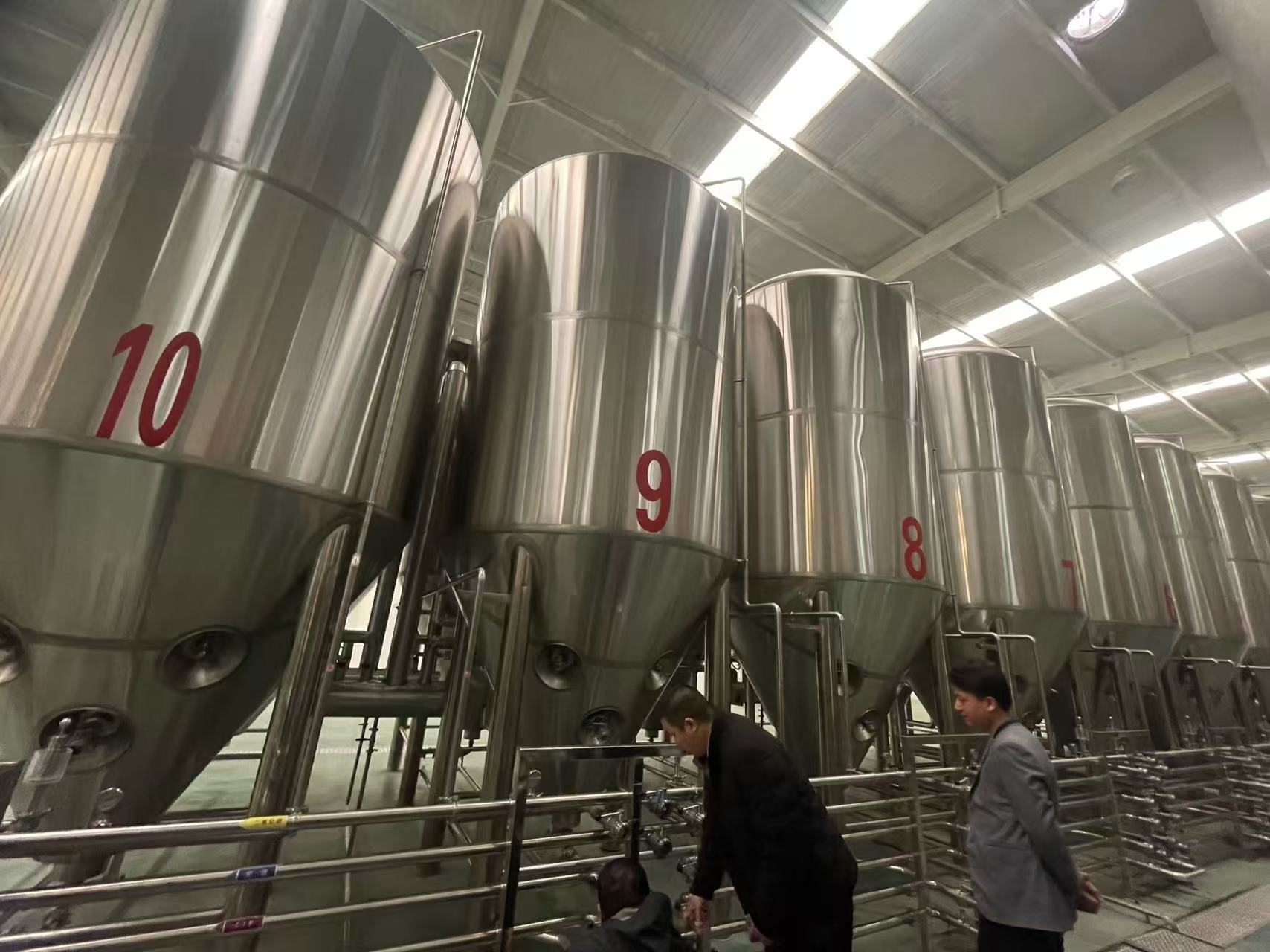 大兴安岭精酿啤酒设备厂—平面布置、设备设计、制造、调试、培训等一条龙服务